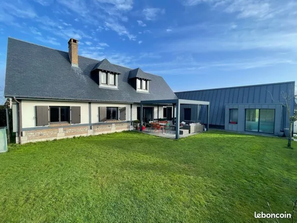MAISON familiale à Fontaine-la-Mallet