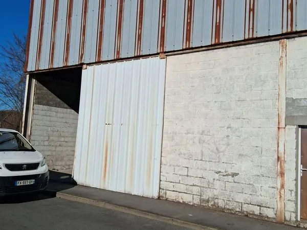 Local d’activité et entrepôt Location Saint-Amand-les-Eaux 1p 155m² 950€