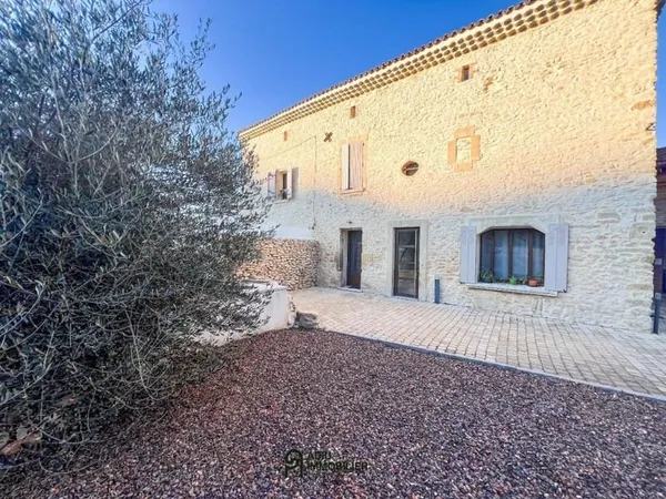 Ravissant mas du XIXe siècle de six logements entre Uzège et Vallée de la Cèze