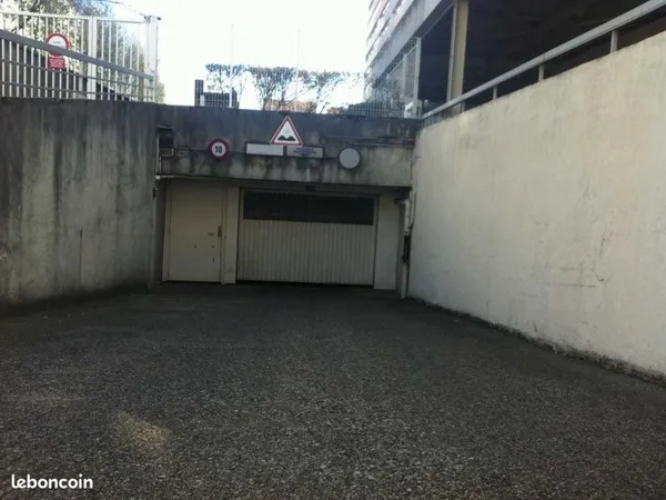 Garage à louer, Villeurbanne Gratte-Ciel République