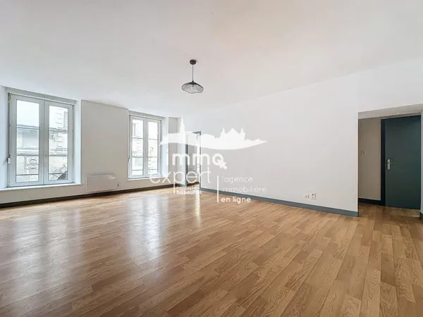 À louer 500 EUR par mois à Mirecourt (88) : appartement