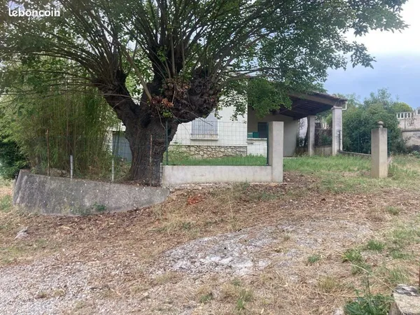 Vend maison à brouzet les ales entrée du village,2 logements avec petit terrain attenant.prevoir cré