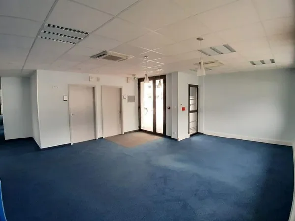 Local commercial 7 pièces 227 m²
