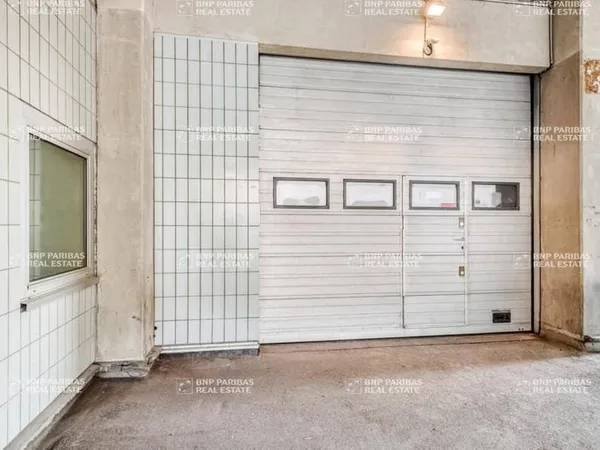 Local d'activité 596 m²