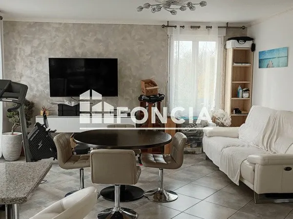Beau 3 pièces refait à neuf immeuble récent- 67 m² - balcon, box, parking et cave - Saint-Pierre-du-