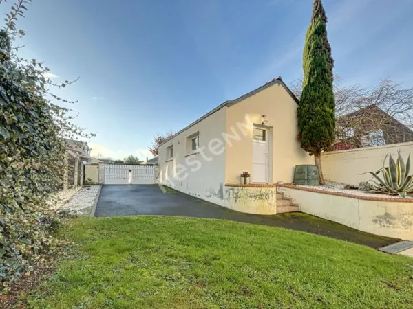 Maison Saint Pierre Montlimart 5 pièce(s) 146 m2 A deux pas des commerces, en hyper centre, à 4min d