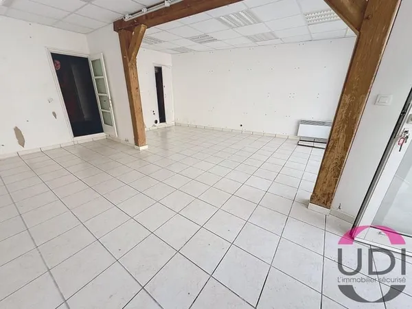 Immeuble à vendre en plein centre de Dun Palestel