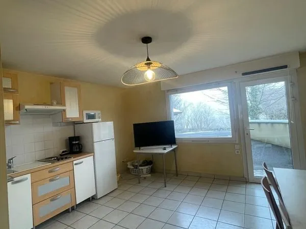 A louer studio 650 euros toutes charges comprises