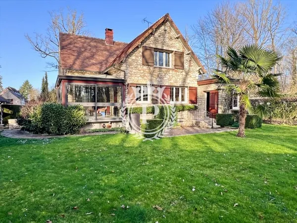 Maison traditionnelle meulière