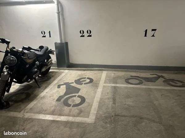 A louer Place de Parking Moto RER A / Metro Berault