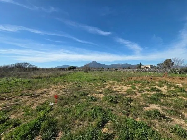 Terrain 750 m²