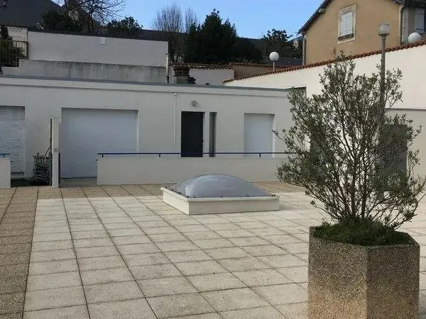 Beau F2 50m² calme et clair avec terrasse 28m²