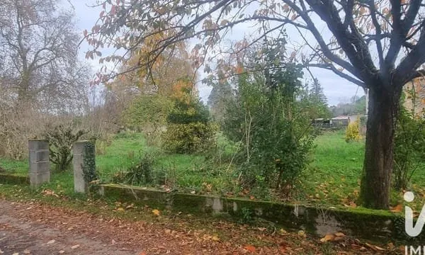 Terrain 735 m²