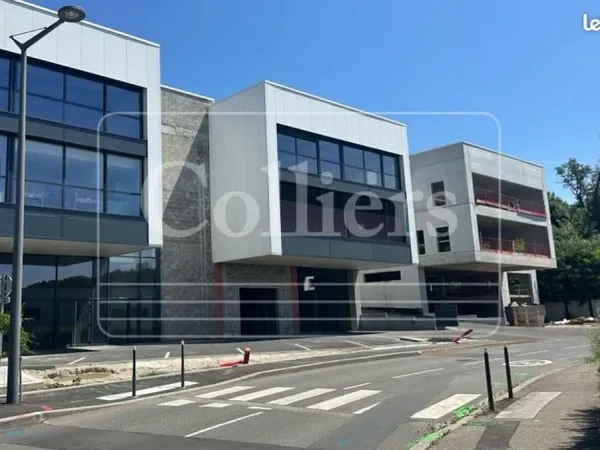 Bureaux 1 854 m²