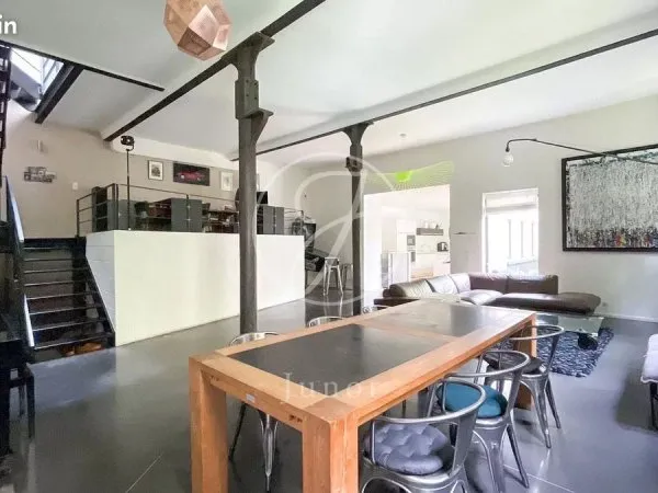 Loft 6 pièces 217 m²