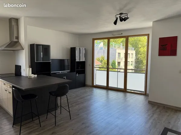 T2 meublé 50 m2 proximité clinique du parc