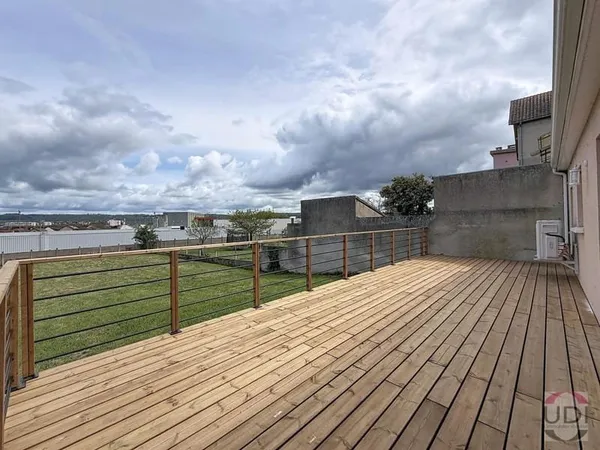 Pavillon rénové avec terrasse - Montluçon, proche commodités