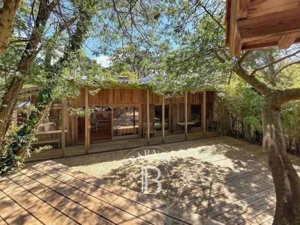 VILLA DE CHARME AU STYLE FERRETCAPIEN À LA VIGNE, SUR LA PRESQU'
