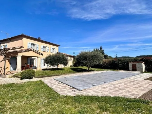 Bastide moderne de 135m2 sur un beau terrain de 1500m2