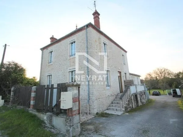 T4 de 107m2 avec terrain commun de 3000 m²