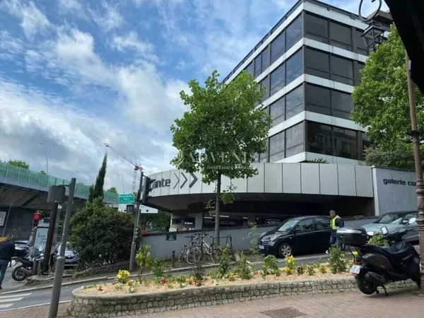 Bureau 144 m²