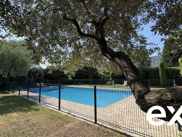 RARE - Antibes - Studio en Dernier étage.