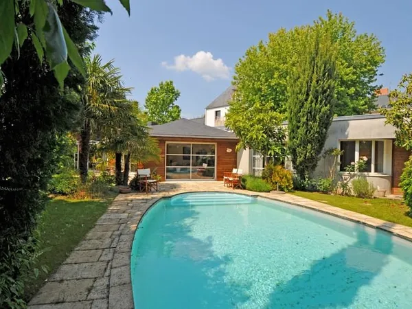 ST Donatien Maison avec piscine et garages