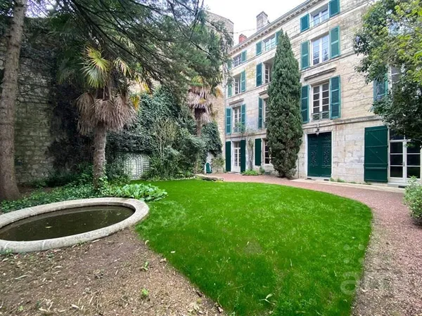 Maison 10 pièces 245 m²