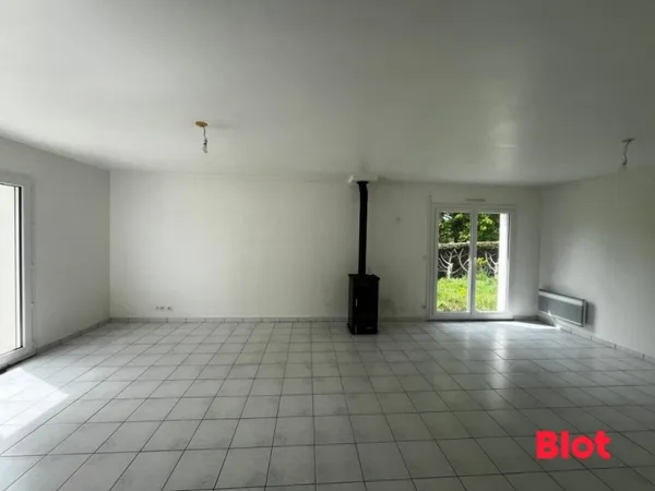 A VENDRE PAR BLOT IMMONBILIER - SAINT ERBLON - MAISON T6 - 115 M² ENV.