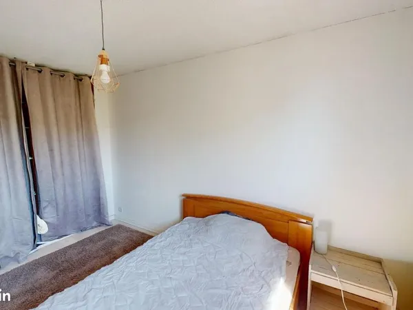 Chambre 5 pièces 104 m²