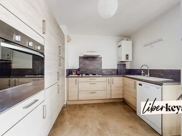 Appartement familial T4/5 en parfait état avec terrasse et parkings - Lyon 7ème