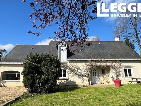 Maison moderne et lumineuse avec piscine et 5 chambres; bords de Chinon, dans un endroit calme et ar