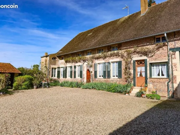 Maison 12 pièces 330 m²