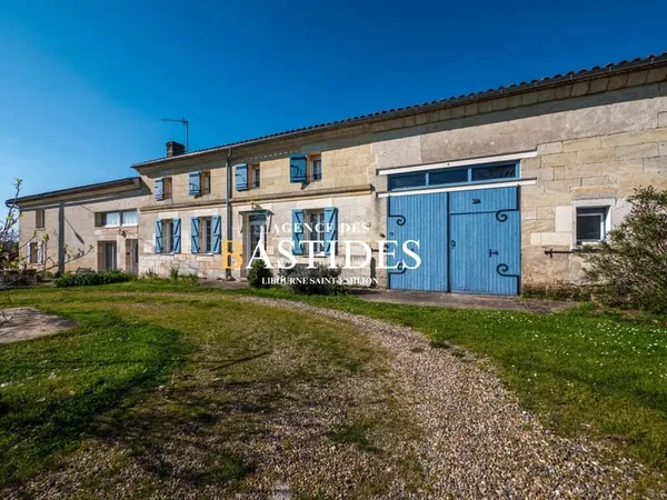 Maison en pierre sur grande parcelle de terrain