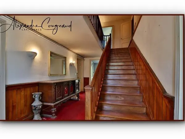 Maison 8 pièces 331 m²