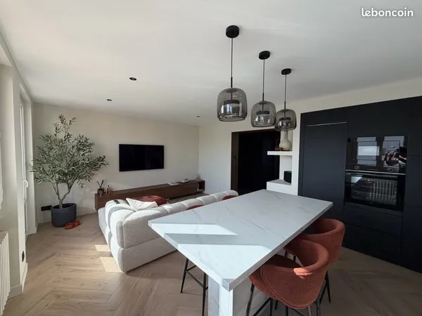T3 60 m² meublé- Dernier étage - Vue exceptionnelle - Entièrement rénové & meublé - Saint-Étienne