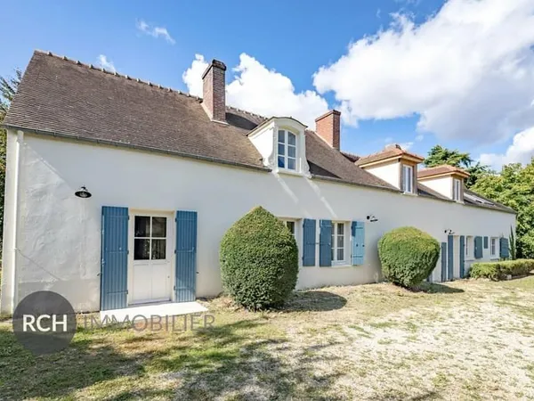 A proximité de Jouars-Pontchartrain - Belle propriété ancienne rénovée avec dépendances sur beau par