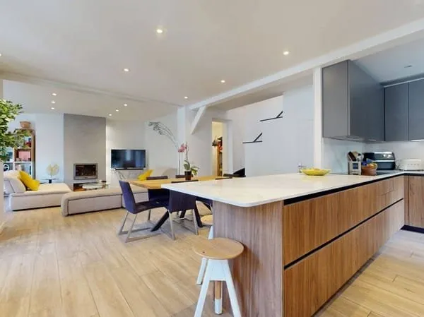 Maison 8 pièces 311 m²