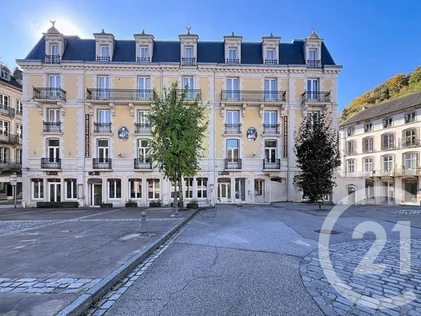 Bâtiment 1392 m²