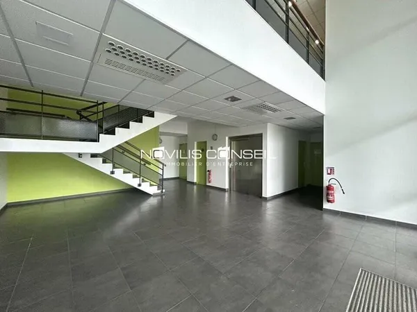 Bureaux 196 m²