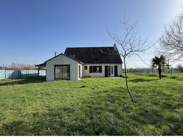 Pavillon de 1982 avoisinant 135m² terrain clos de 1500m²