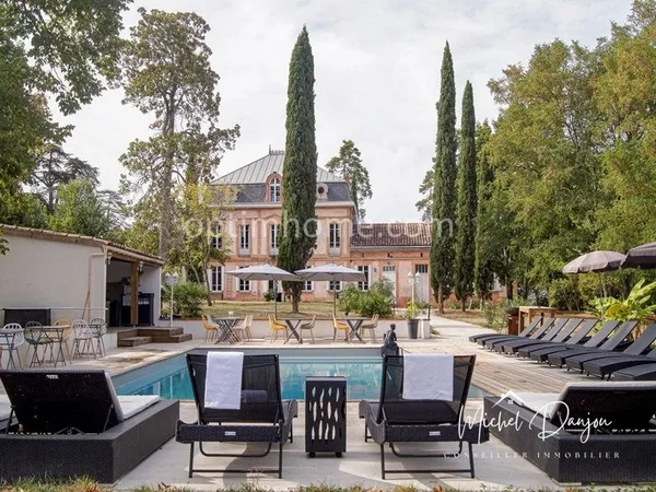 TOULOUSE SUD-EST - CHATEAU XVIIIe RENOVE- 680 m² - PARC 14000 m² - CALME - PISCINE - CHAMBRES D'HOTE