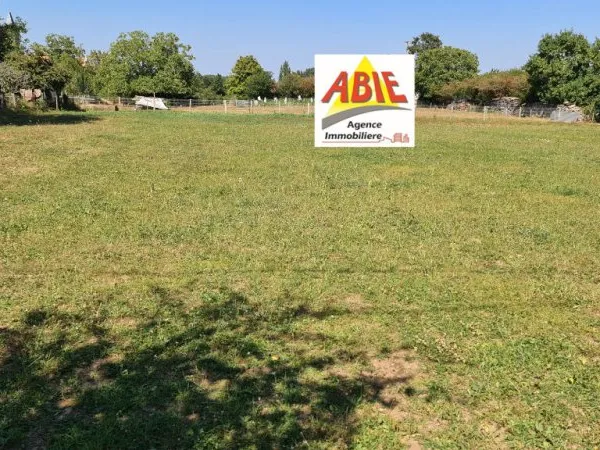 Terrain Constructible proche Benet de 940m2