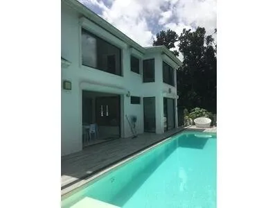 RARE VILLA DE STANDING AVEC PISCINE VUE DEGAGEE 1451 M2 DE TERRAIN