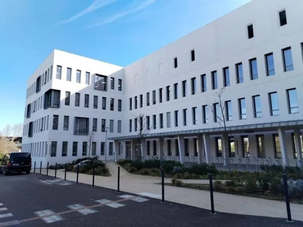 Bureaux 566 m²