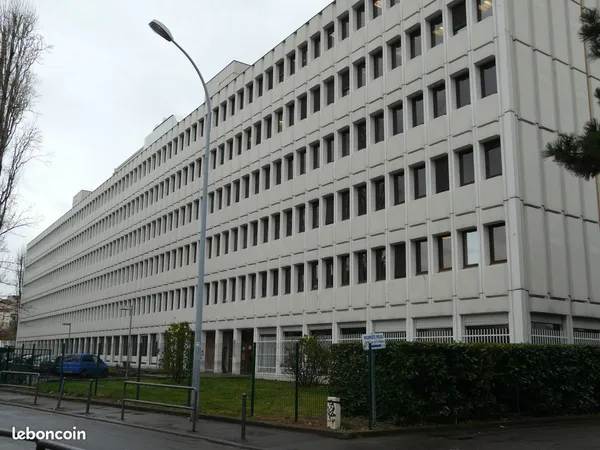 Bureau meublé 2 à 3 personnes