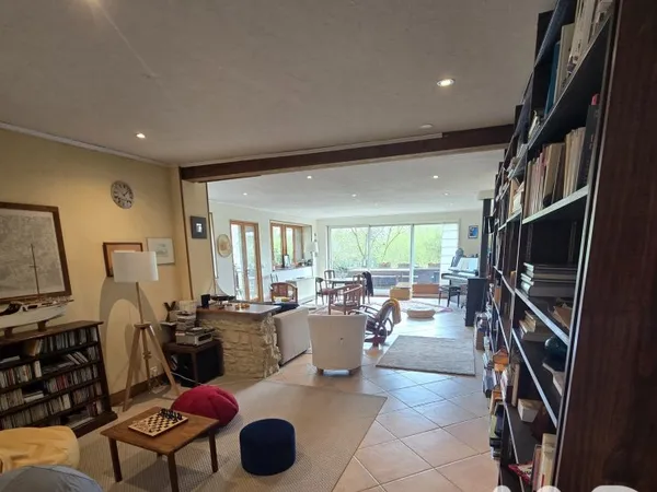 Maison 7 pièces 235 m²