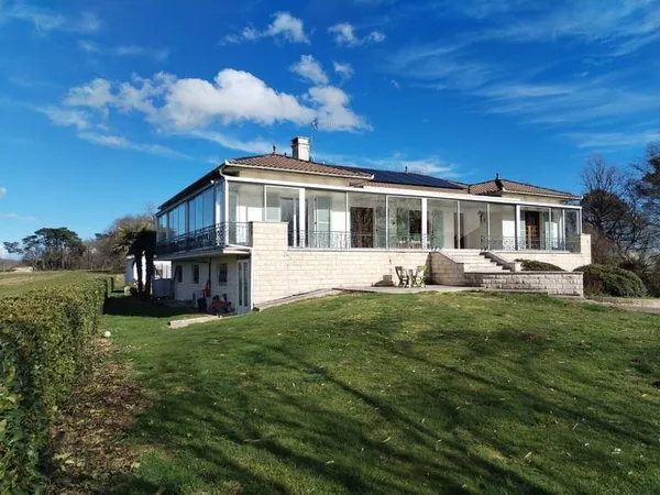 Maison 12 pièces 330 m²