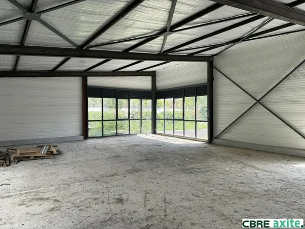 Local industriel 540 m²