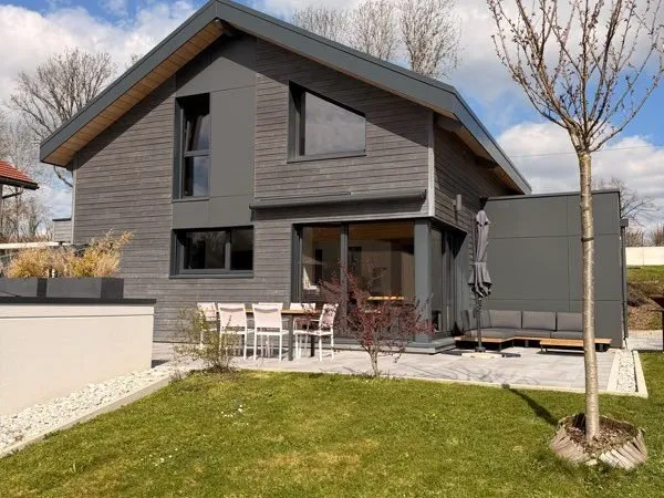 MAISON D'ARCHITECTE - 3 CHAMBRES - TERRAIN 805 m² - VALDAHON (25800)